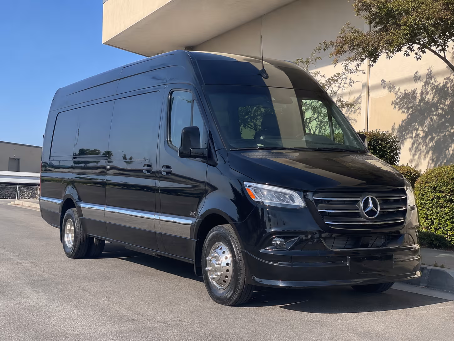 find the perfect transportation for your next airport transfer 1