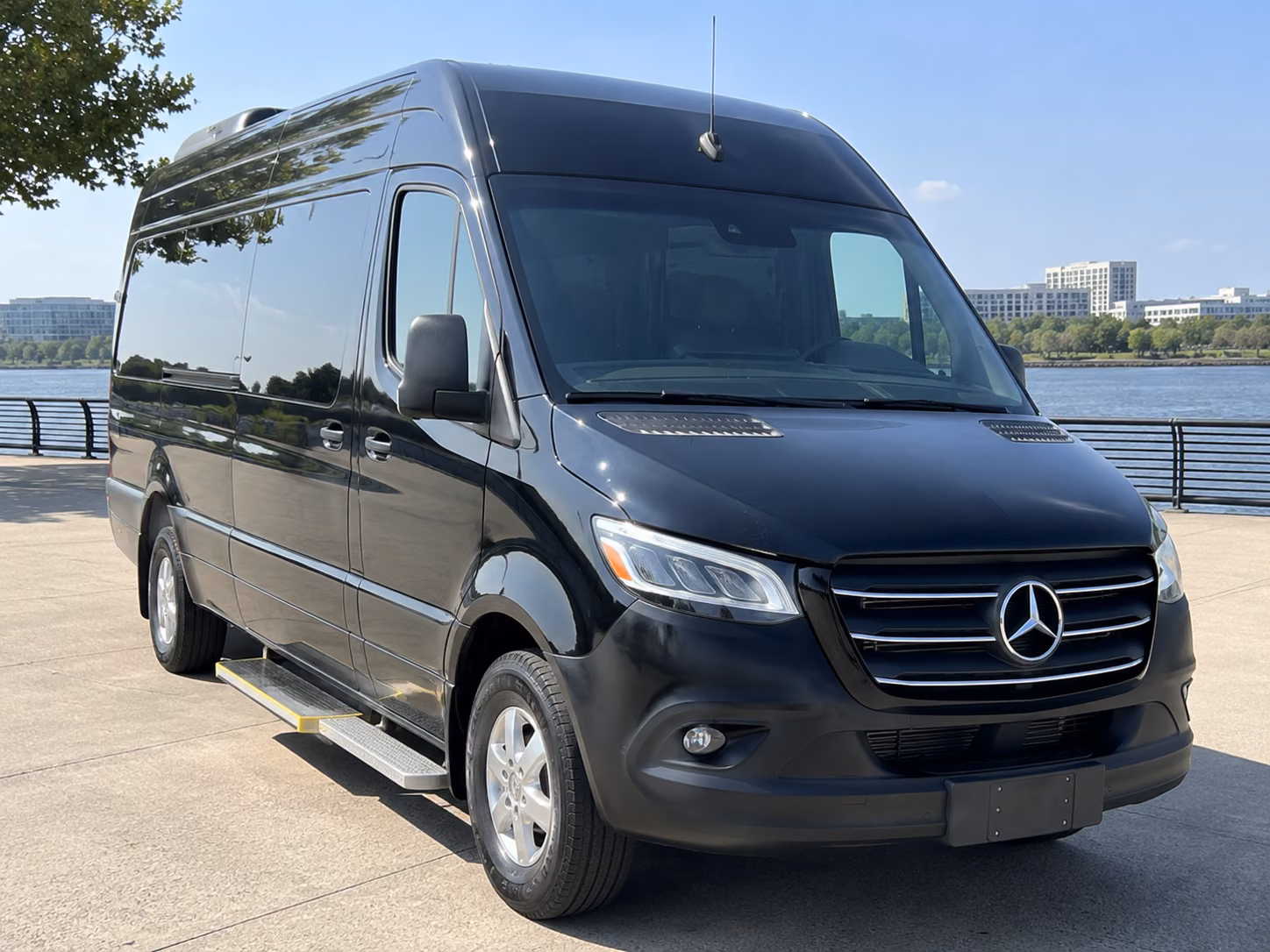 find the perfect transportation for your next airport transfer 2