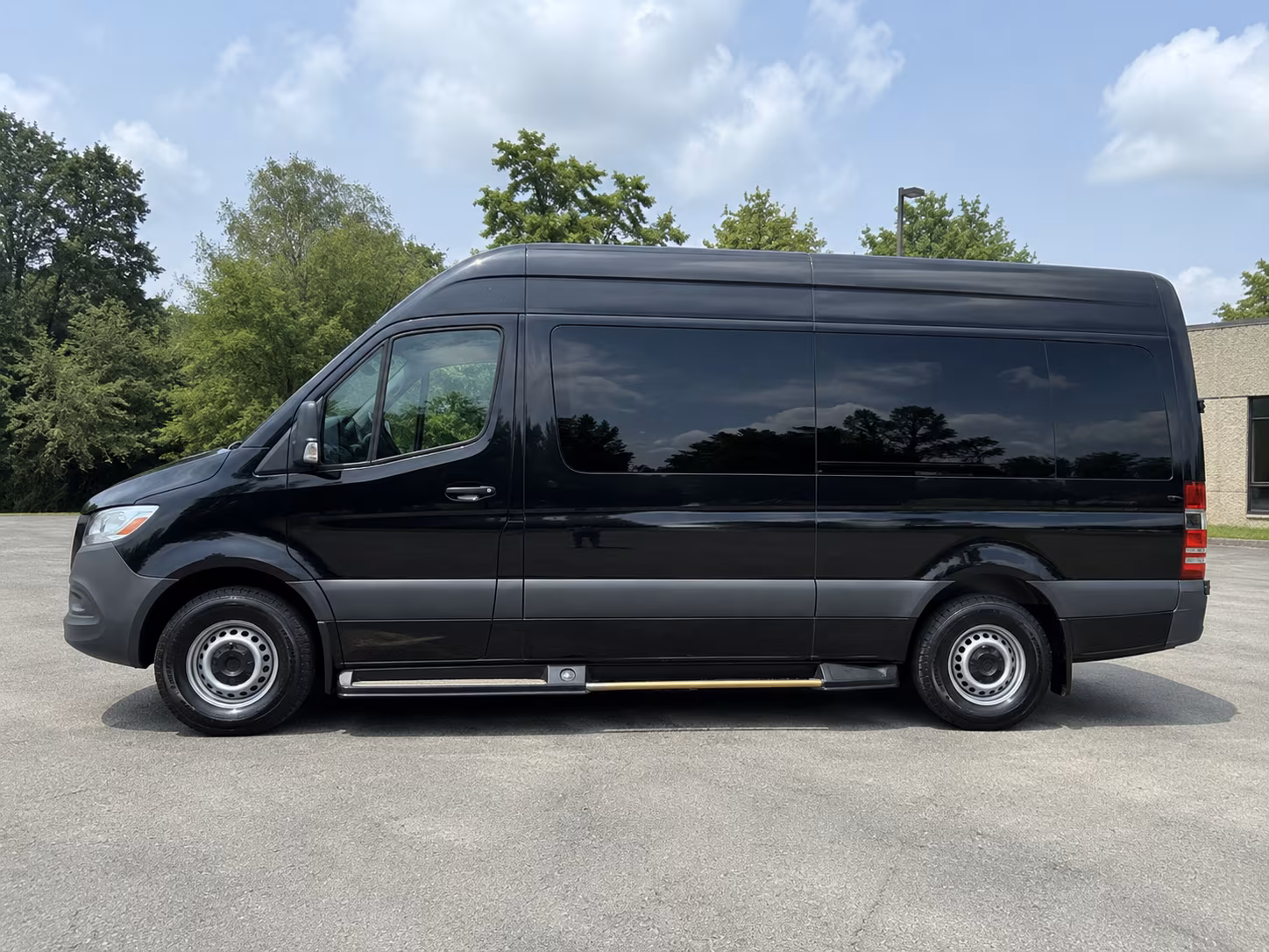 find the perfect transportation for your next airport transfer 5